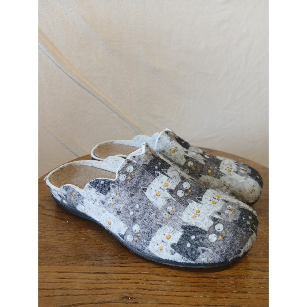 Felted wool cat slipper made in Spain US size 6.5 EU 37